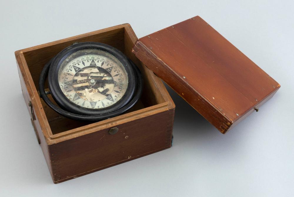 CASED COMPASS EARLY 20TH CENTURY 2f1ad3