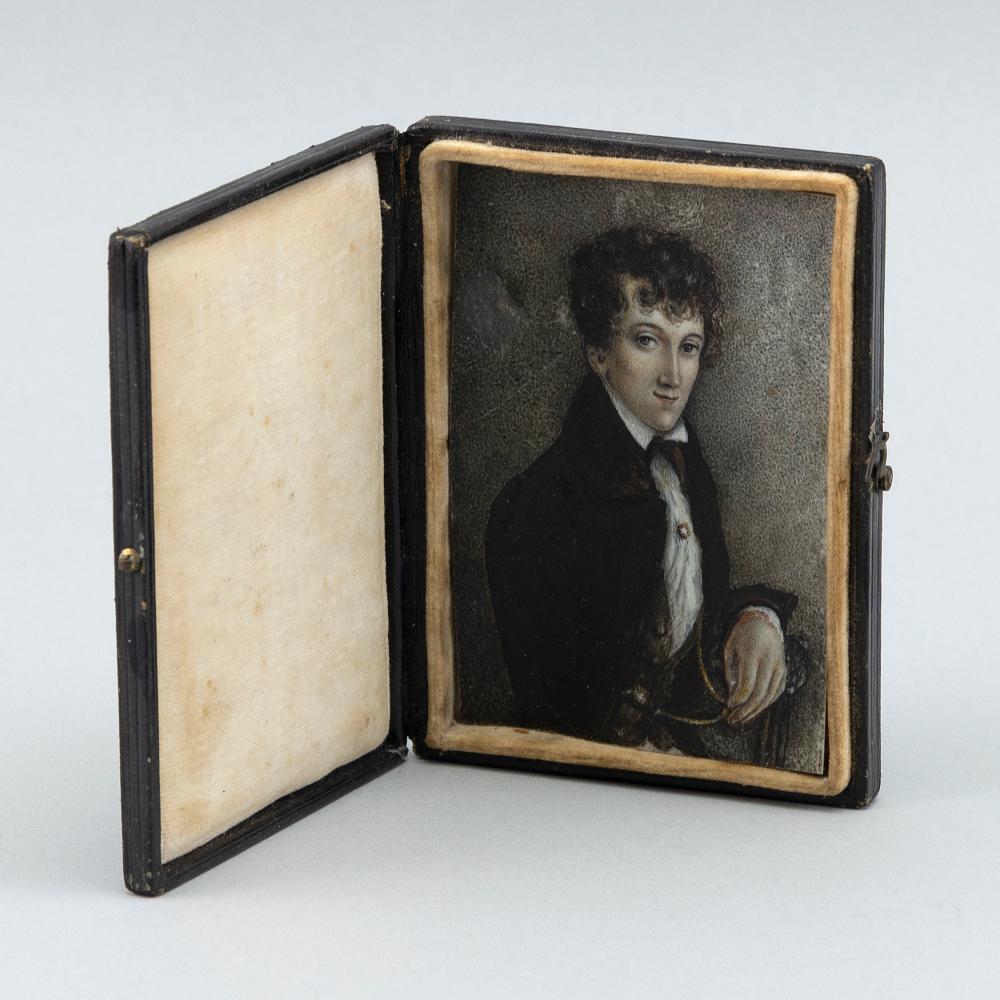 MINIATURE PORTRAIT OF A GENTLEMAN