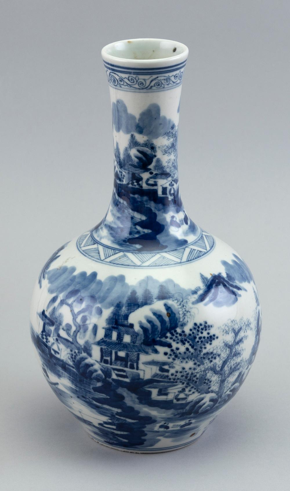 CHINESE BLUE AND WHITE PORCELAIN 2f1f2a