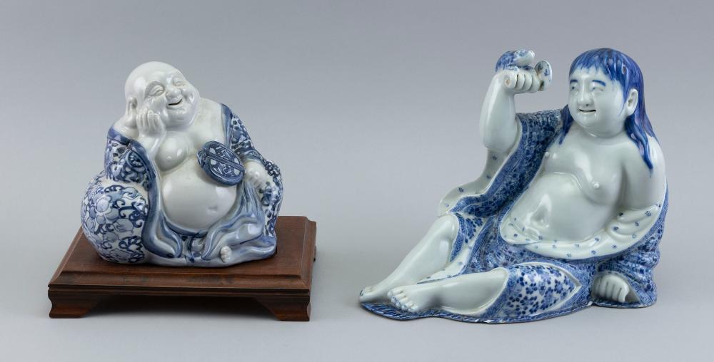 TWO CHINESE BLUE AND WHITE PORCELAIN 2f1f37