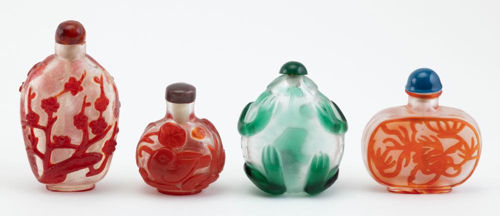 FOUR CHINESE OVERLAY GLASS SNUFF