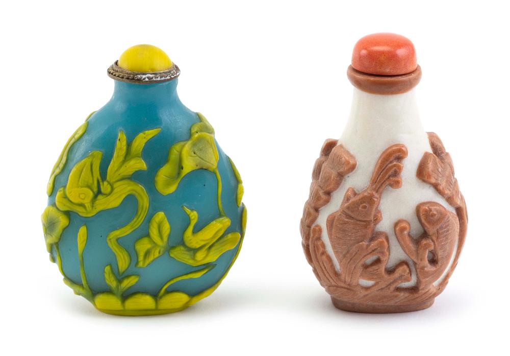 TWO CHINESE OVERLAY GLASS SNUFF