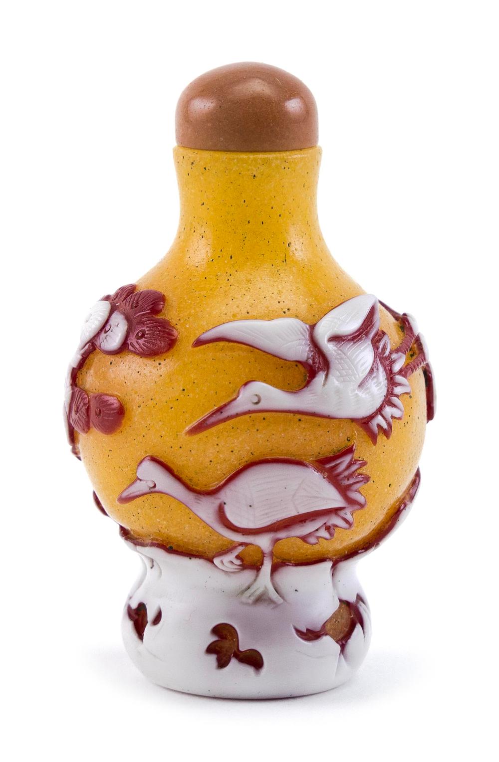 CHINESE GLASS OVERLAY SNUFF BOTTLE