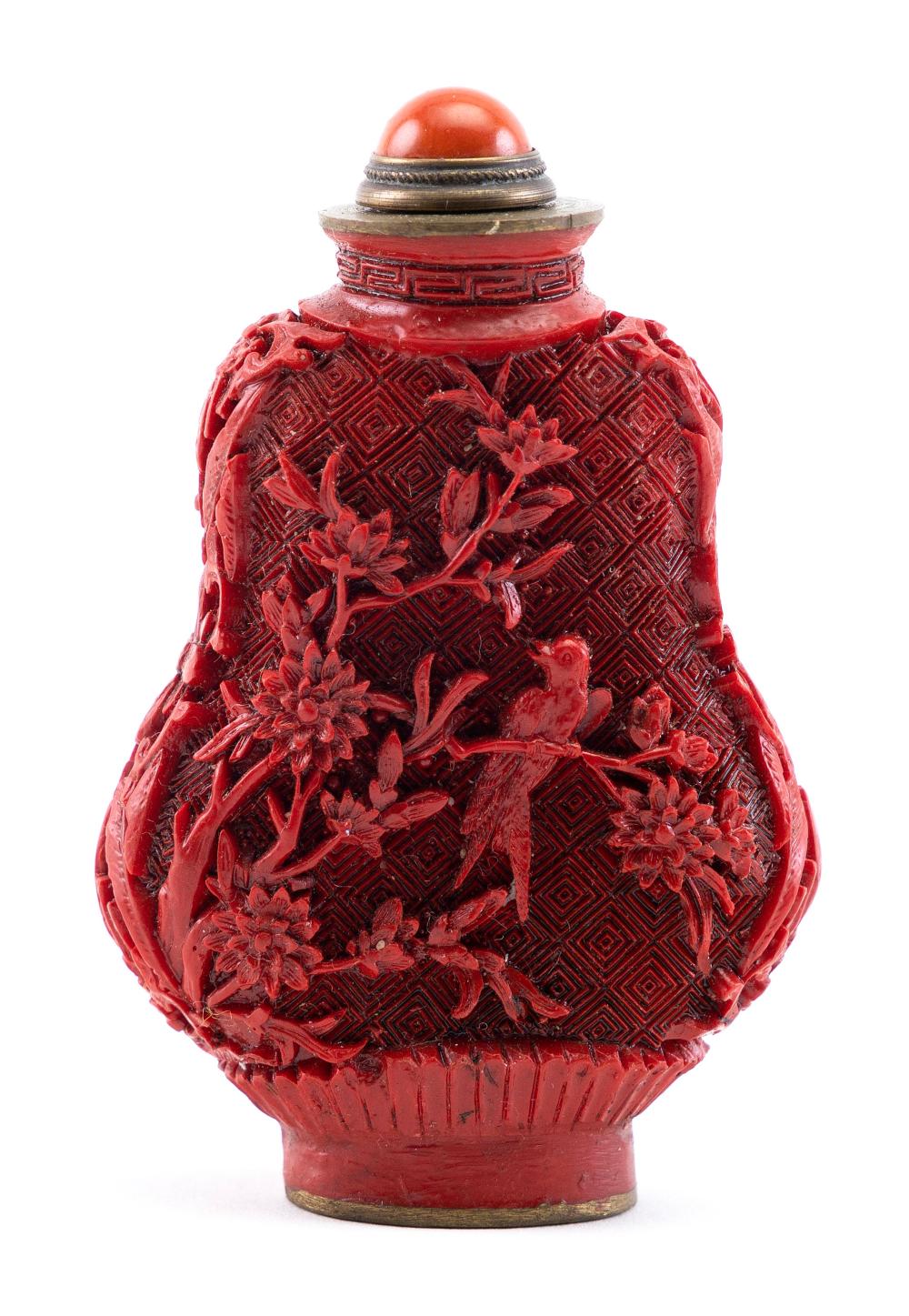 CHINESE MOLDED CINNABAR SNUFF BOTTLE 2f1fdc