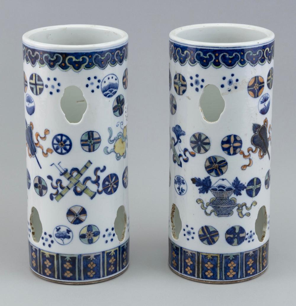 PAIR OF CHINESE POLYCHROME PORCELAIN 2f1ff7