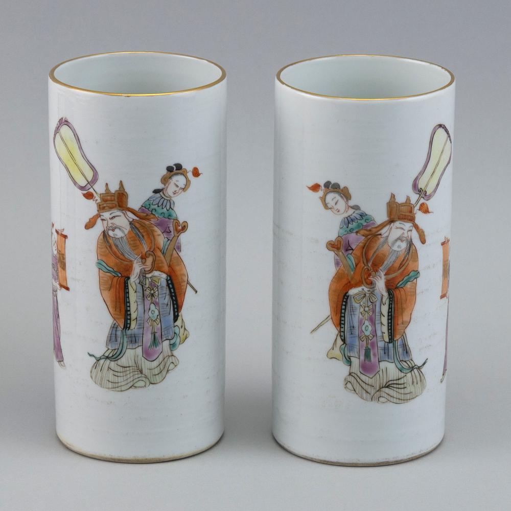 PAIR OF CHINESE FAMILLE ROSE CYLINDER 2f202f