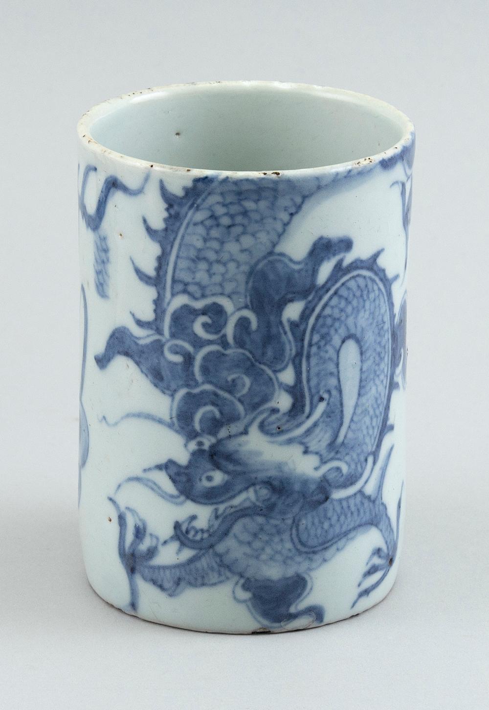 CHINESE UNDERGLAZE BLUE AND WHITE 2f2048