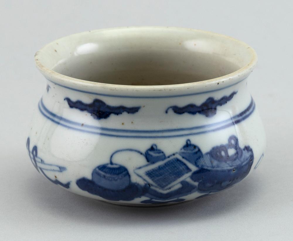 CHINESE BLUE AND WHITE PORCELAIN 2f2044