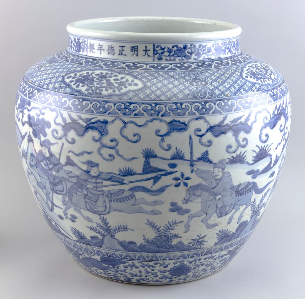 LARGE CHINESE BLUE AND WHITE PORCELAIN