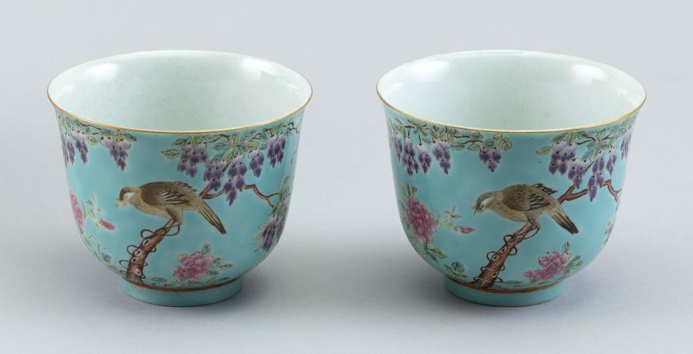 PAIR OF CHINESE FAMILLE ROSE PORCELAIN 2f205d