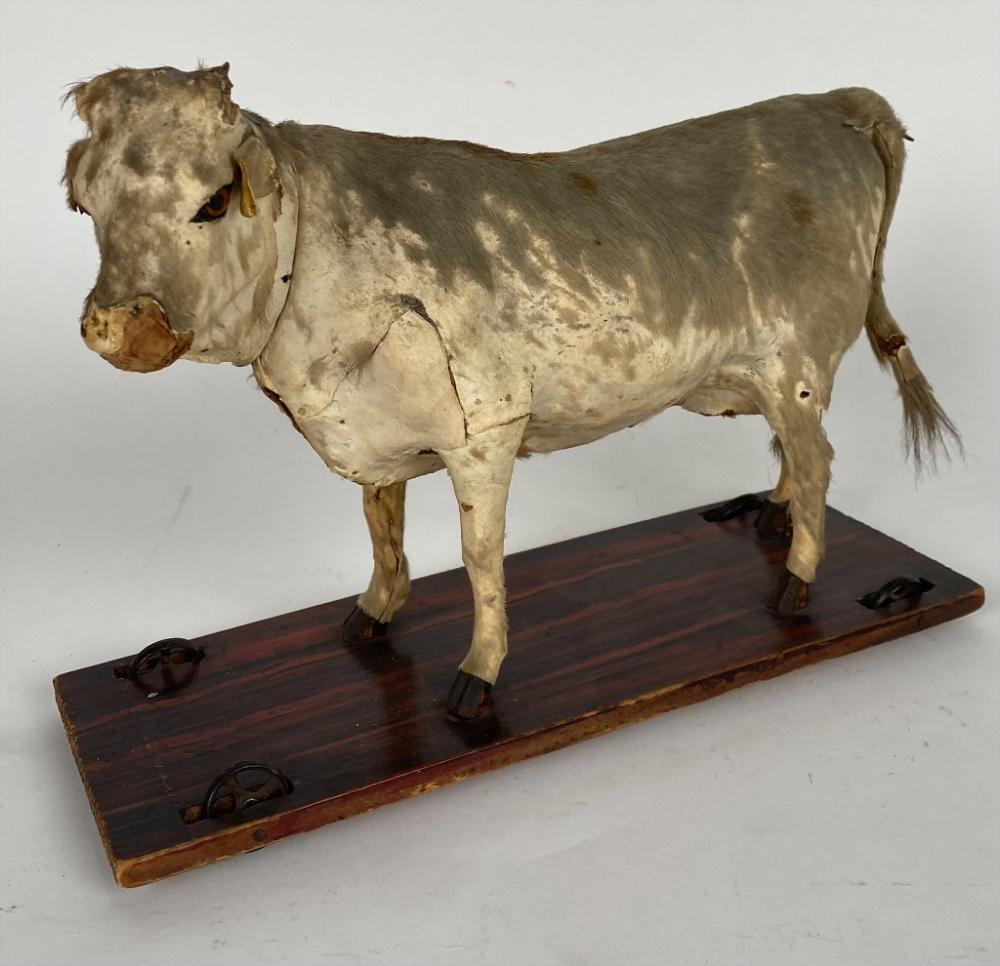 COW TOY ON WHEELS LATE 19TH CENTURY 2f21b2