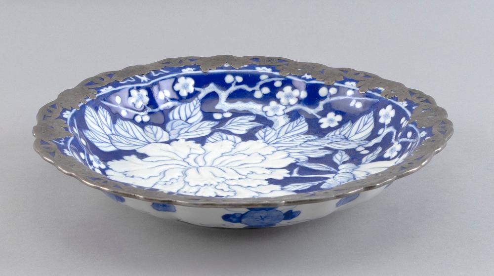 JAPANESE BLUE AND WHITE PORCELAIN 2f22a2