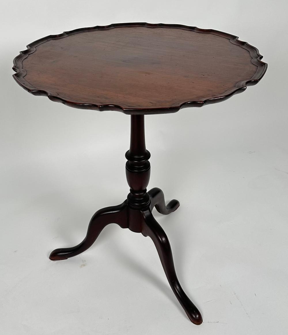 CHIPPENDALE TILT-TOP TABLE EARLY