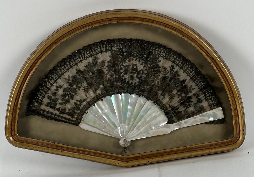 MOTHER OF PEARL AND LACE FAN LATE 2f23bf