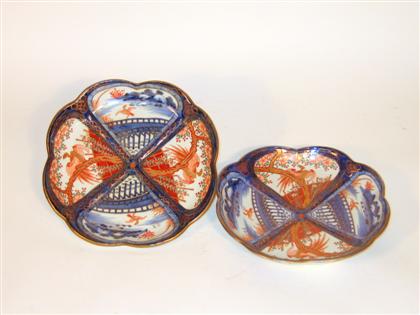 Pair of Japanese imari plates  4b329