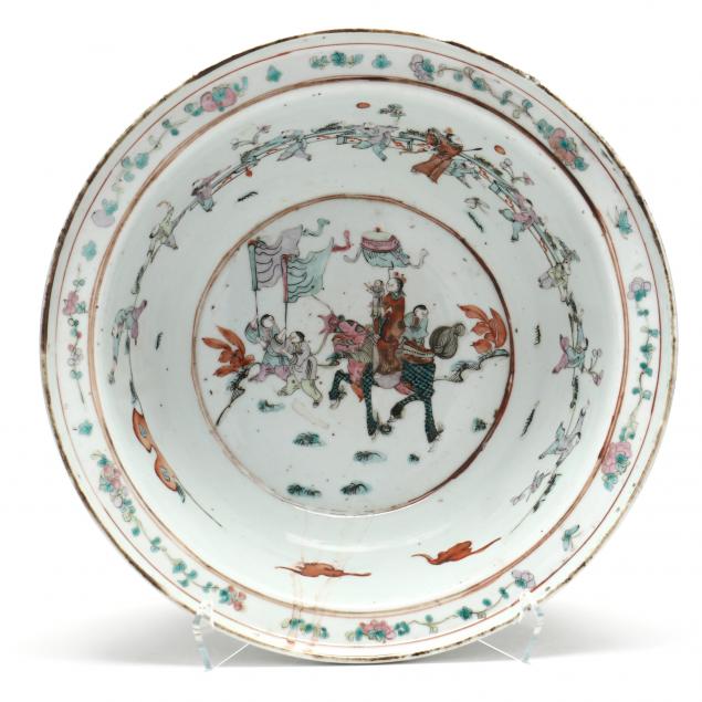 A CHINESE LARGE PORCELAIN BOWL 2f0086