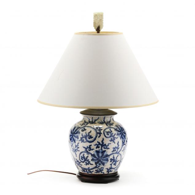 CHINESE CRACKLE GLAZE TABLE LAMP