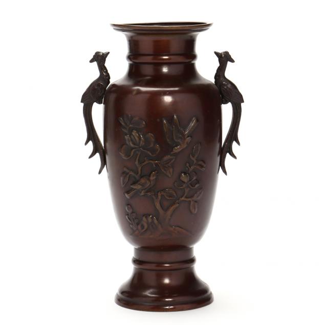 A JAPANESE BRONZE VASE 20th century,