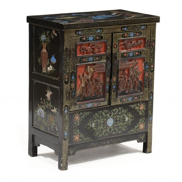 CHINESE CARVED AND LACQUERED DIMINUTIVE 2f0746