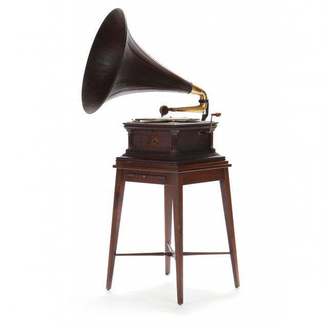 VICTOR VI MAHOGANY TALKING MACHINE