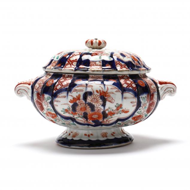 ENGLISH IRONSTONE SMALL LIDDED 2f0882