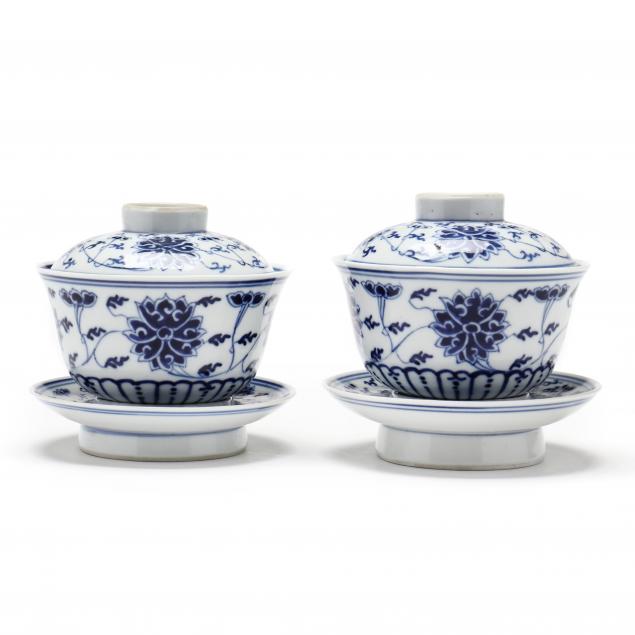 A PAIR OF CHINESE BLUE AND WHITE