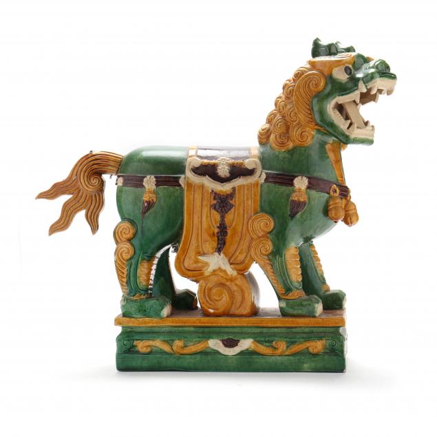 A CHINESE SANCAI GLAZED FOO LION SCULPTURE