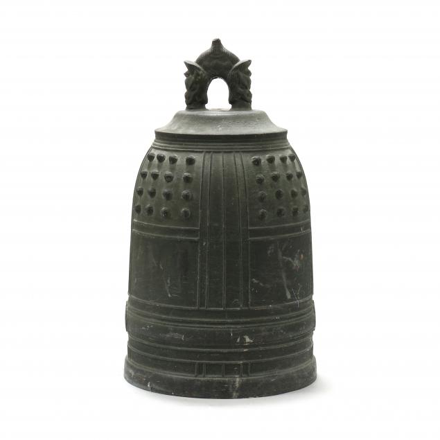A LARGE CHINESE BRONZE TEMPLE BELL 2f095d