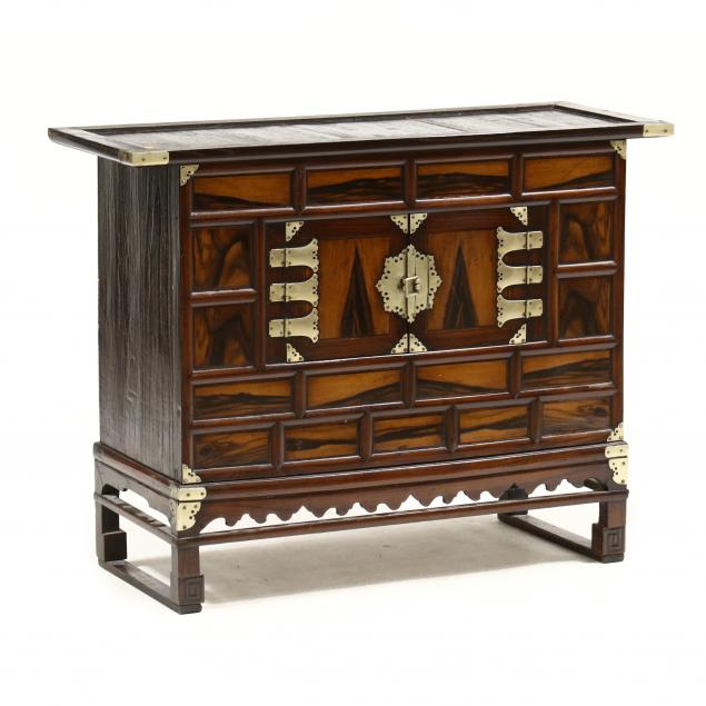 DIMINUTIVE ASIAN TANSU CHEST ON