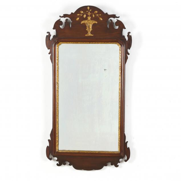 CHIPPENDALE CARVED AND GILT MIRROR 2f0c6c