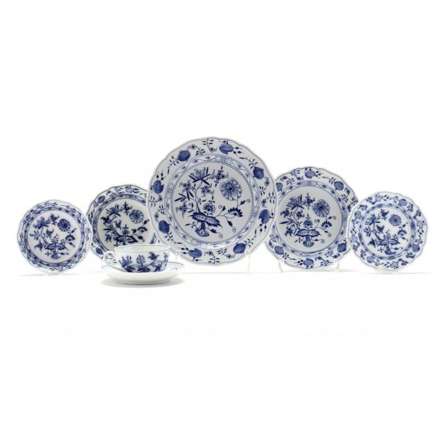 LARGE SET OF MEISSEN BLUE ONION