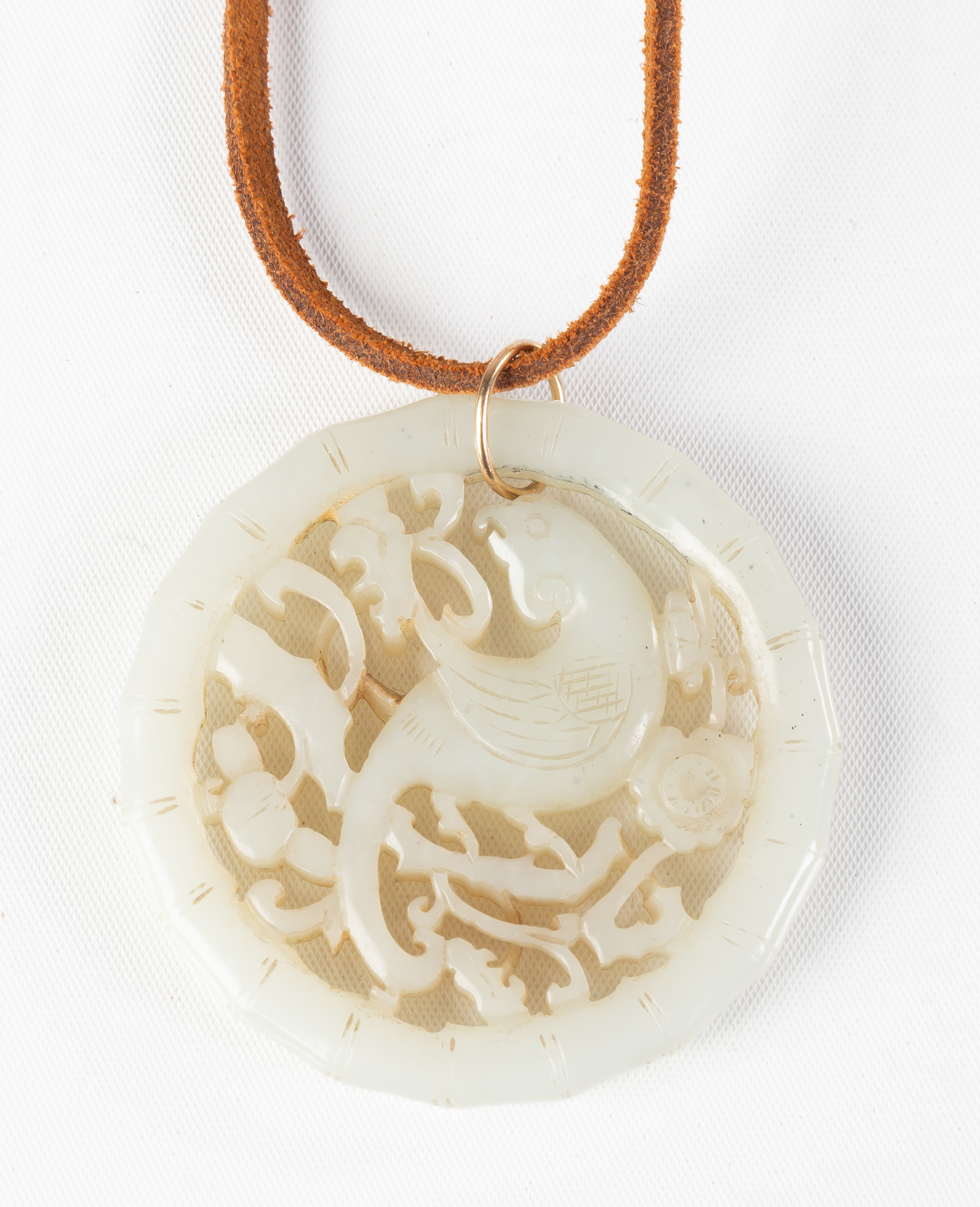 CHINESE CARVED JADE PENDANT Chinese 2f3689