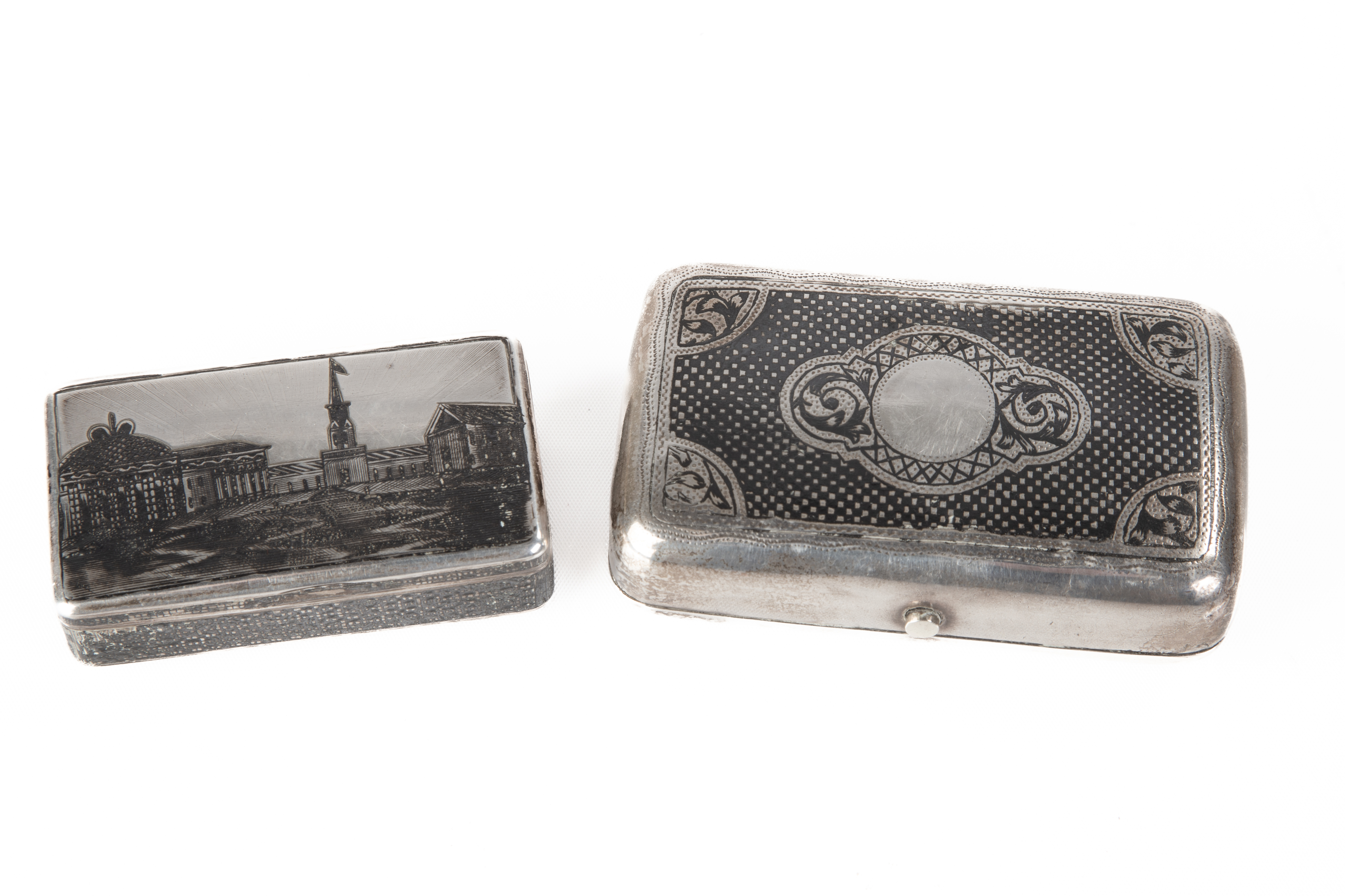 TWO RUSSIAN ENGRAVED SILVER BOXES 2f36b8