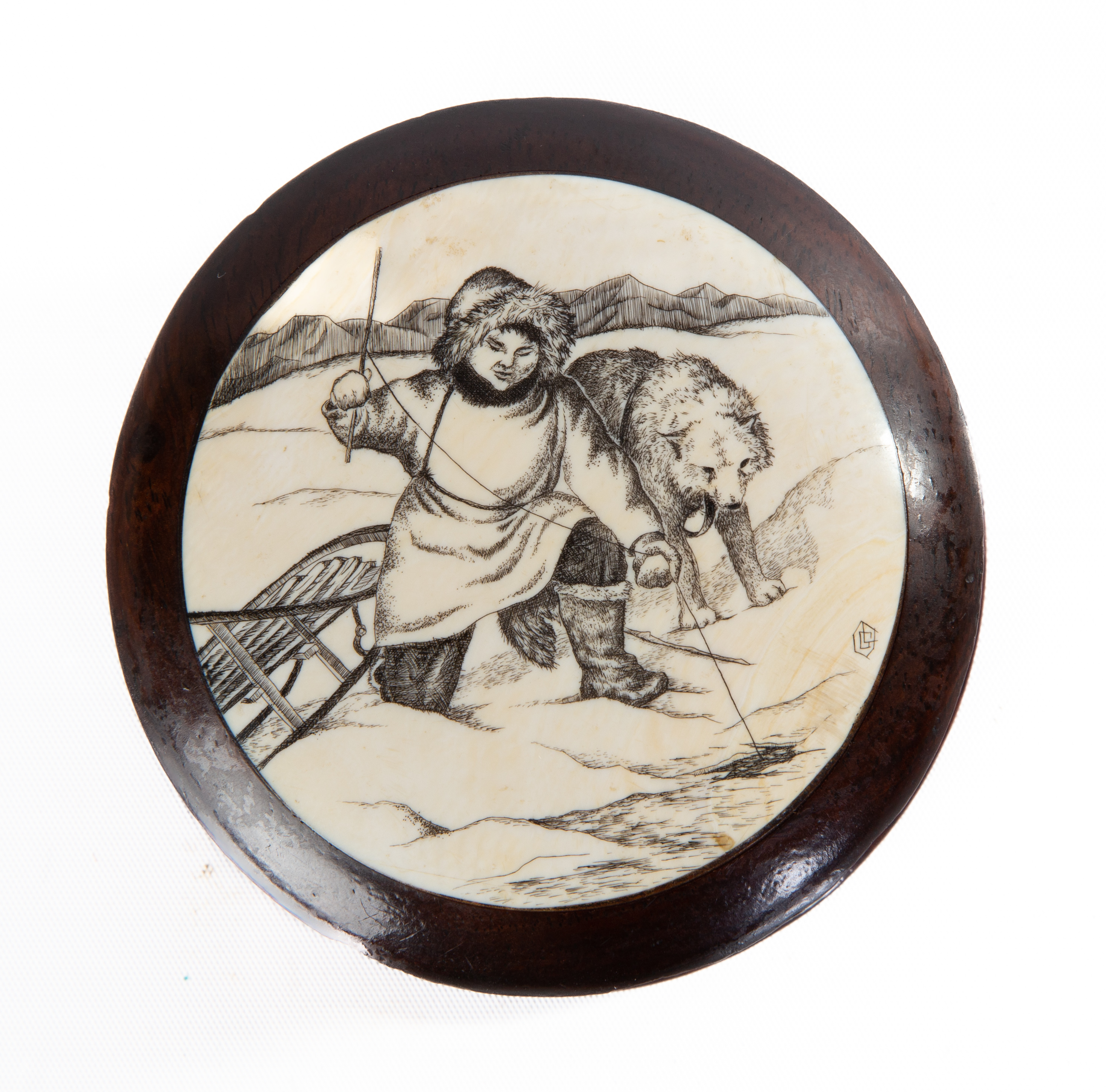 ENGRAVED ESKIMO SNUFFBOX Artist