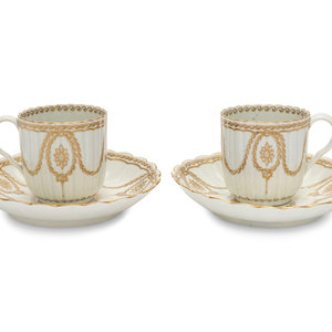 A Pair of Worcester Porcelain Cups