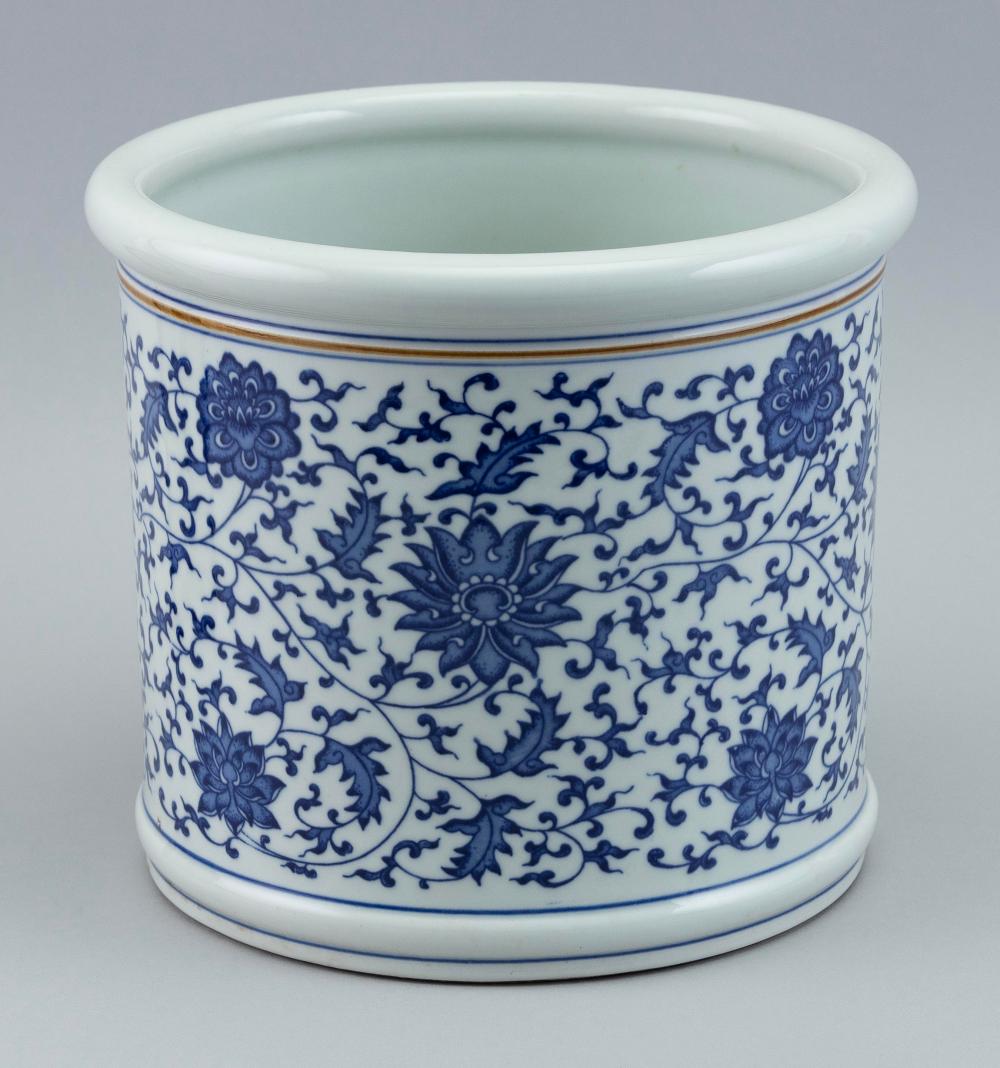 CHINESE BLUE AND WHITE PORCELAIN 2f2af5