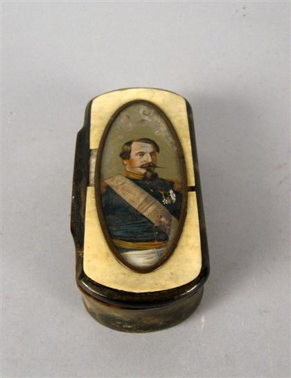 Continental horn and ivory snuff box