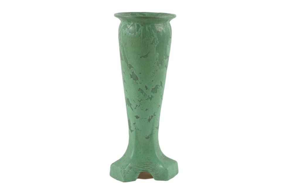 ROSEVILLE CHLORON 3 FOOTED VASE 2f3214