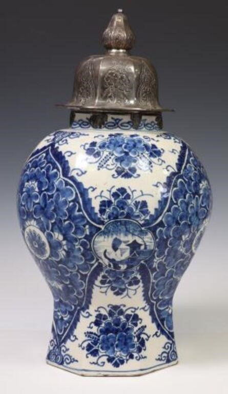 DUTCH DELFT BLUE WHITE VASE  2f5df0