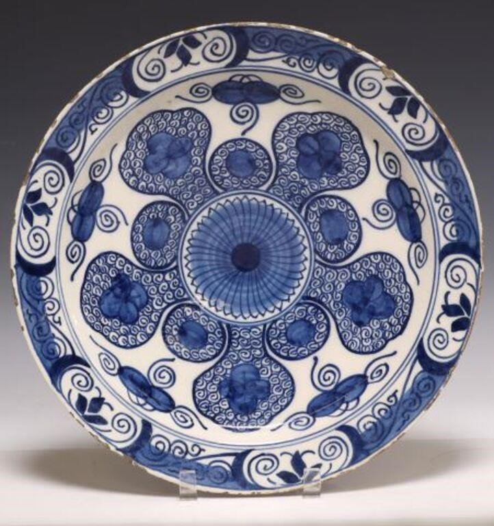 DELFT BLUE & WHITE CHARGER, LATE 18TH