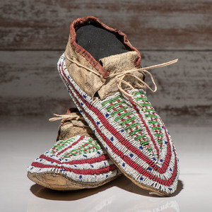 Sioux Beaded Hide Moccasins late 2f6297