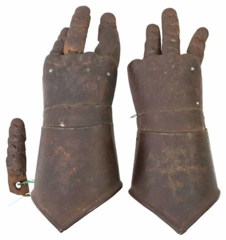  PAIR ARMOR GAUNTLETS 17TH C pair  2f64f5