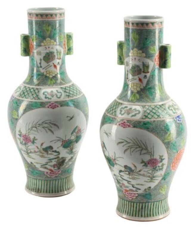  2 CHINESE PORCELAIN HANDLED VASES pair  2f6615