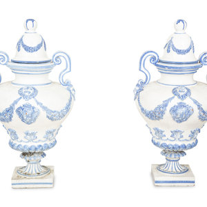 A Pair of Italian Blue and White 2f674d