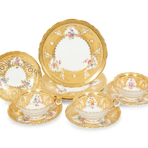 A Royal Cauldron Porcelain Dessert