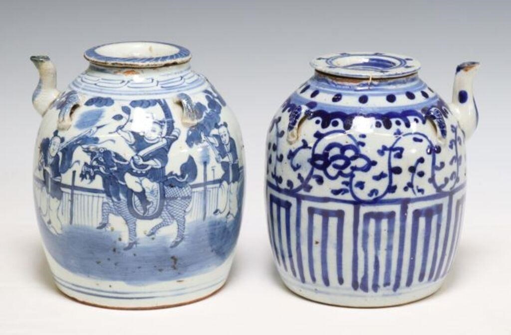 (2) CHINESE BLUE AND WHITE PORCELAIN