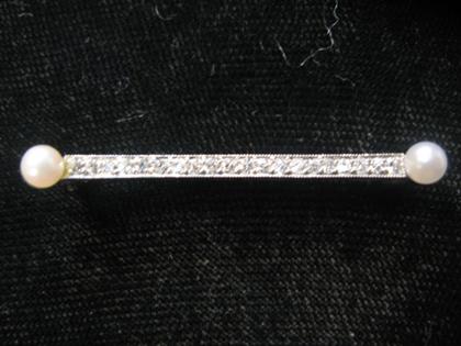 Platinum and diamond bar brooch  4be1b