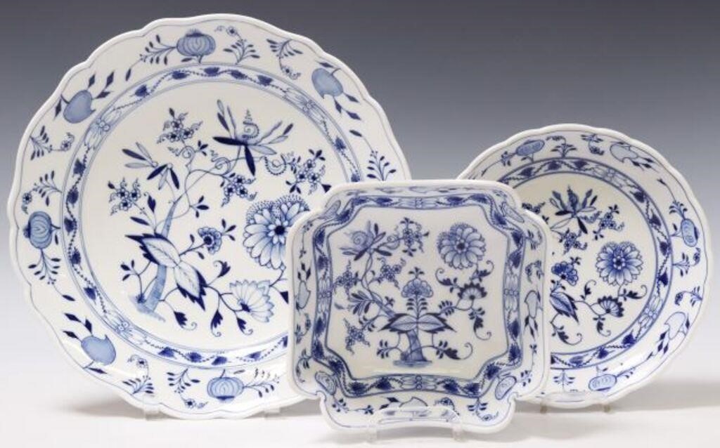 (3) MEISSEN 'BLUE ONION' PORCELAIN