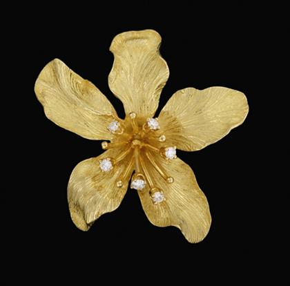 18 karat yellow gold and diamond lily