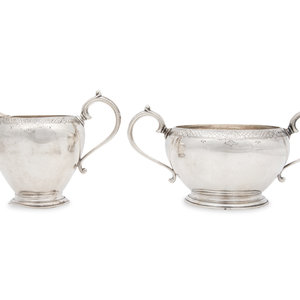 An English Silver Creamer and Sugar Lionel 2f6f5b